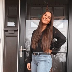 Meet your Posher, Emily